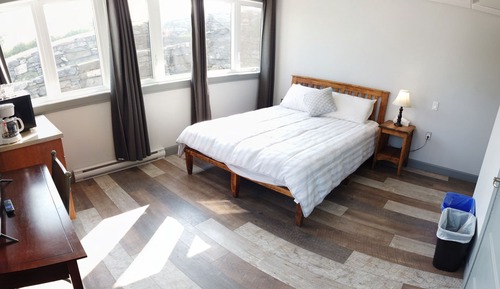 Comfort-Zimmer, 1 Queen-Bett, Nichtraucher, Kühlschrank und Mikrowelle