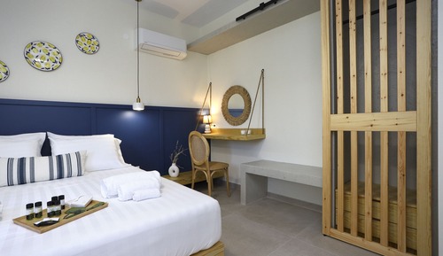 Deluxe-Vierbettzimmer, 1 Queen-Bett und Schlafsofa