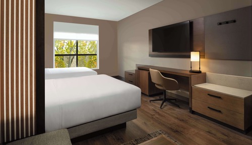 Zimmer (2 Queen & 1 SofaBed, Roll-In Shower)