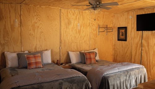 Wagon Wheel Suite #5 (2 Queen Beds)