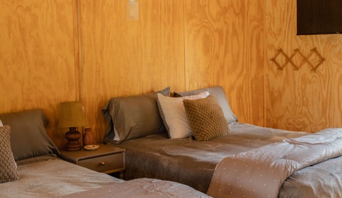 Wagon Wheel Suite #3 (2 Queen Beds)