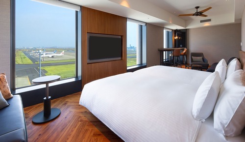 Junior-Suite, Mehrere Betten, Nichtraucher (Airport View, For 2 people)