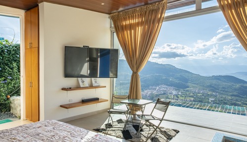 Romantische Ferienhütte, 1 King-Bett, Terrasse, Stadtblick