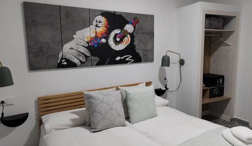 Exclusive-Suite