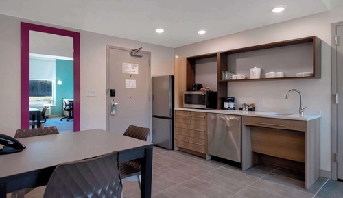 Suite, 1 King-Bett, barrierefrei (Roll In Shower)