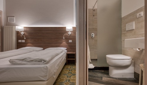 Standard-Doppel- oder -Zweibettzimmer