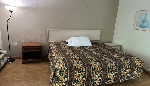 Room, 1 King Bed, Smoking