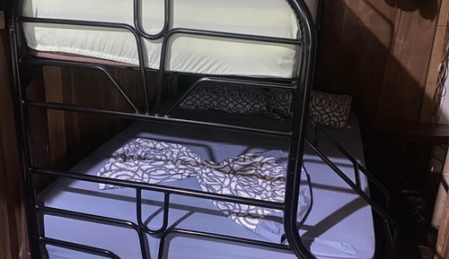 Standard-Doppel- oder -Zweibettzimmer
