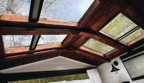 Comfort-Ferienhütte, 1 Doppelbett, Bergblick, zum Garten hin