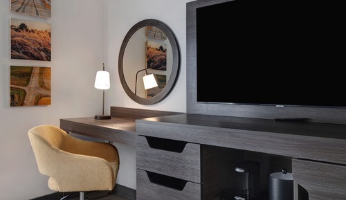 Zimmer, 2 Queen-Betten, Kühlschrank und Mikrowelle