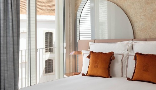Deluxe-Zimmer, 1 King-Bett (Cloister View)