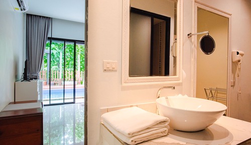 Deluxe Double Room, 1 Bedroom, Non Smoking, Pool View