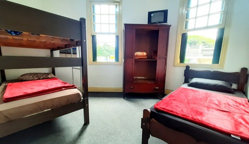 Gemeinsamer Schlafsaal, Nur Männer