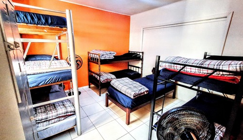 Gemeinsamer Schlafsaal, Nur Männer