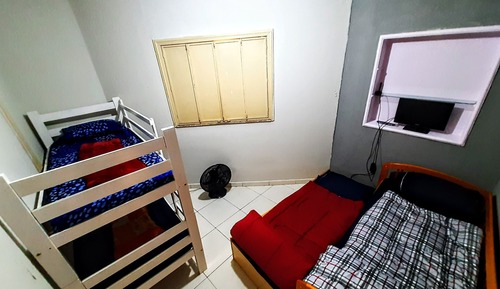 Gemeinsamer Schlafsaal, Nur Frauen