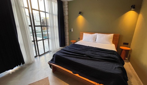 Exclusive-Zimmer, Kamin, Poolblick