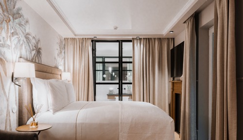 Premium-Doppel- oder -Zweibettzimmer