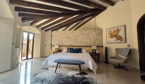 Deluxe-Suite, 1 King-Bett, Terrasse, Blick auf die Anlage