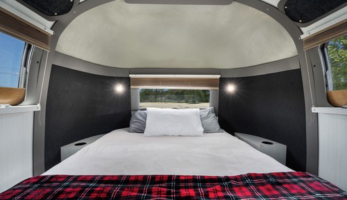 Basic-Zimmer, 1 Queen-Bett, Kochnische, Blick auf die Anlage