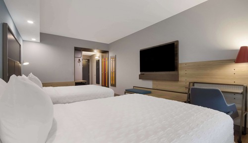 Zimmer, 2 Queen-Betten (Bench)