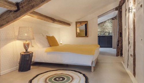 Exclusive-Suite