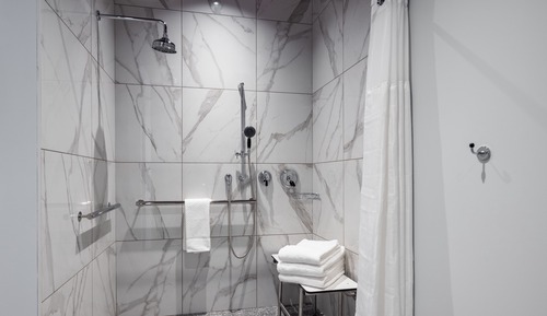 Zimmer, 2 Queen-Betten, barrierefrei, Stadtblick (Hearing, Roll-In Shower)