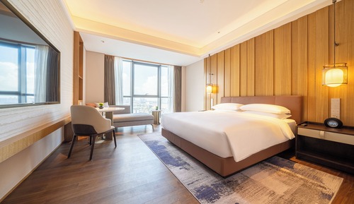 Club-Doppelzimmer, 1 King-Bett, Stadtblick