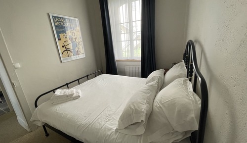 Comfort-Doppelzimmer, eigenes Bad, Blick auf den Innenhof (Côté Cour)
