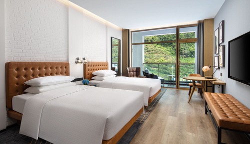 Premier-Zimmer, 2 Doppelbetten, Balkon, Bergblick