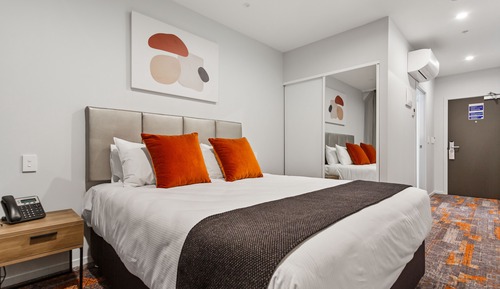 Zimmer, 1 King-Bett (Compact, Motorway Facing)