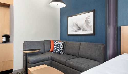 Zimmer (2 Queen Bed with Sofa Bed, High Floor)