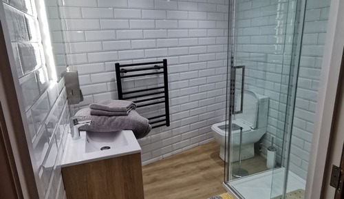 Premier-Apartment, eigenes Bad, Blick auf den Innenhof (2 bedroom)