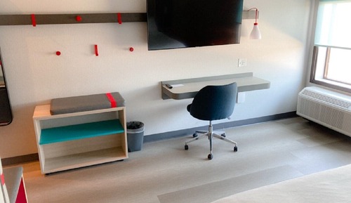 Standardzimmer, 1 King-Bett, barrierefrei (Hearing, Roll-In Shower)