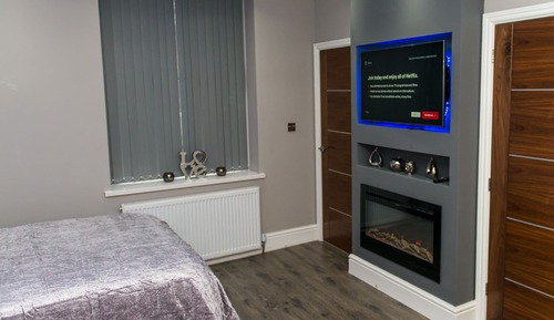 Deluxe-Apartment, mit Bad (First Floor Back Flat)