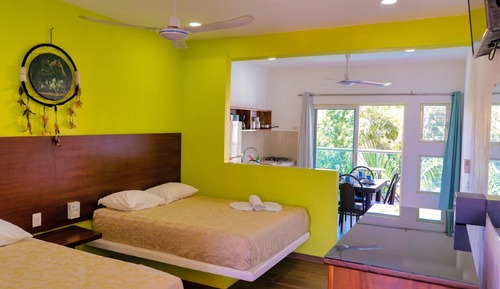 Junior-Studiosuite, 2 Queen-Betten, Balkon, Poolblick