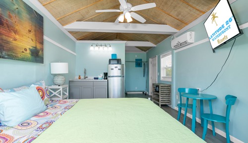 Honeymoon-Ferienhütte, 1 King-Bett, Blick auf den Jachthafen