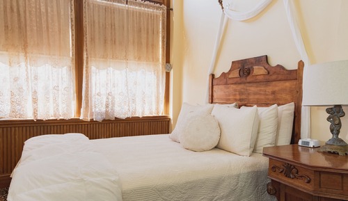 Gemeinschaftsbad – Einzelzimmer mit Queensize-Bett – 2. Etage