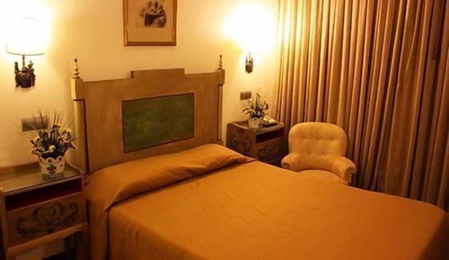 Economy-Doppel- oder -Zweibettzimmer