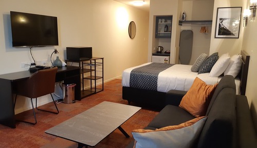 Standard-Studio, 1 Queen-Bett und Schlafsofa