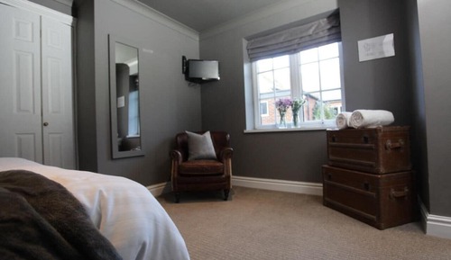 Standard-Doppelzimmer, mit Bad, Blick auf den Innenhof (Standard King Room )