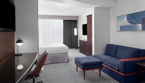 Suite, 1 King-Bett und Schlafsofa (Hearing Accessible)