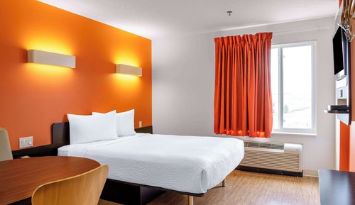 Standardzimmer, 1 Queen-Bett, Nichtraucher, Kühlschrank und Mikrowelle