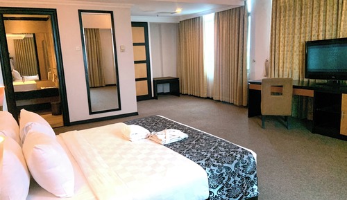 Grand Executive Suite