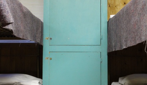 Gemeinsamer Schlafsaal, Nur Männer