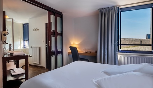 Doppel- oder Zweibettzimmer