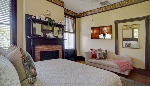 Premier-Zimmer, 1 Queen-Bett, Balkon, Gartenblick (Magnolia Place)