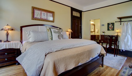 Premier-Zimmer, 1 King-Bett, Balkon (Chinaberry Balcony)