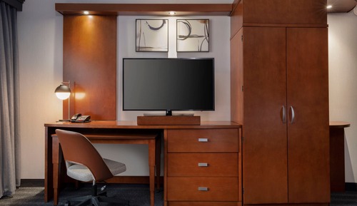 Zimmer, 1 King-Bett (Mobility/Hearing Access, Roll-In Shwr)