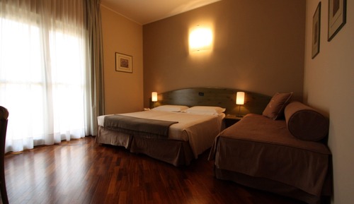Basic-Doppel- oder -Zweibettzimmer