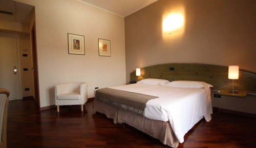 Standard-Doppel- oder -Zweibettzimmer